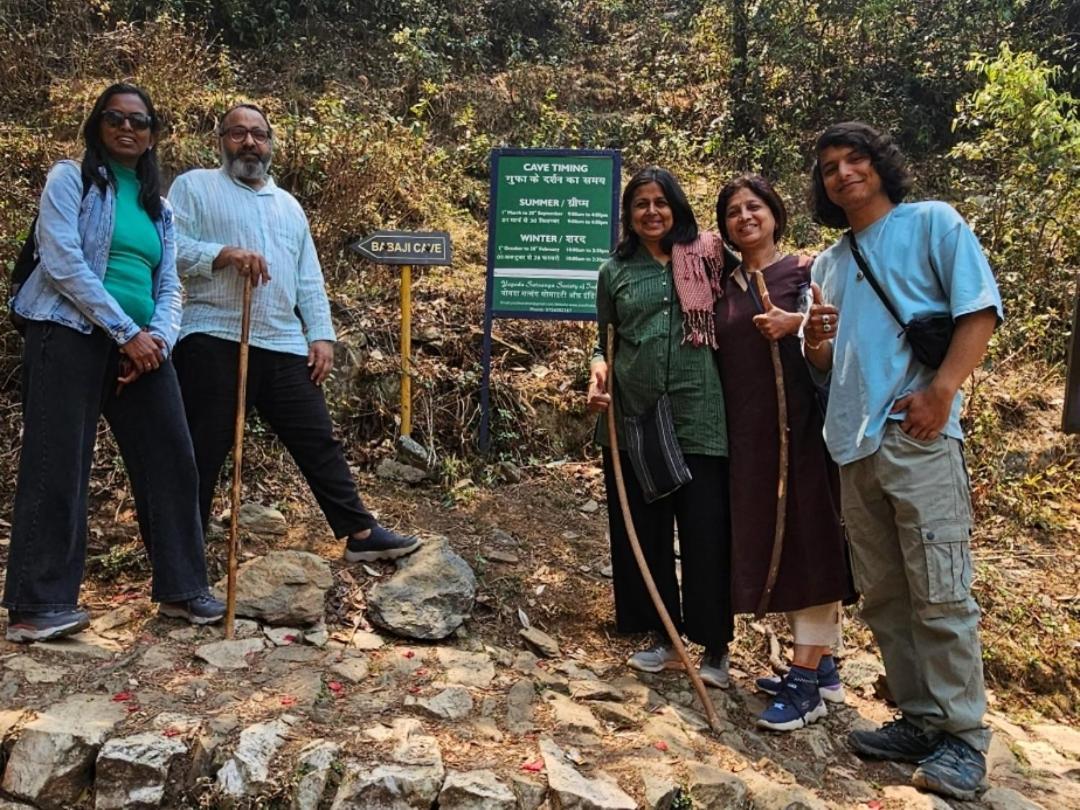 Katyuri Kings Divine Stay- Babaji'S Cave Dwarahat Exteriör bild