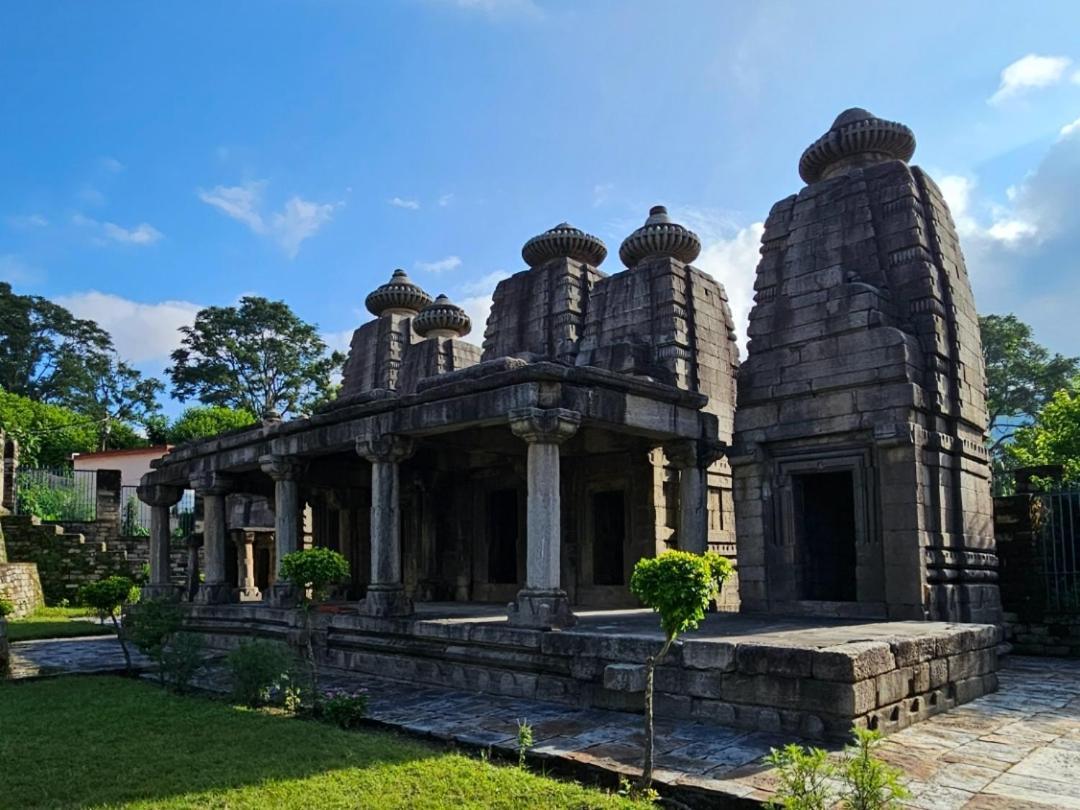 Katyuri Kings Divine Stay- Babaji'S Cave Dwarahat Exteriör bild