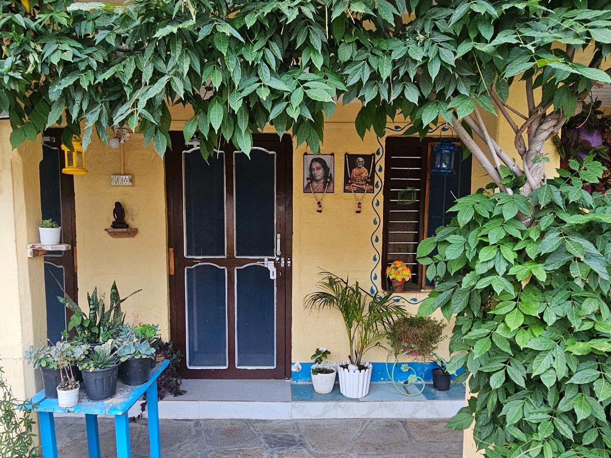 Katyuri Kings Divine Stay- Babaji'S Cave Dwarahat Rum bild